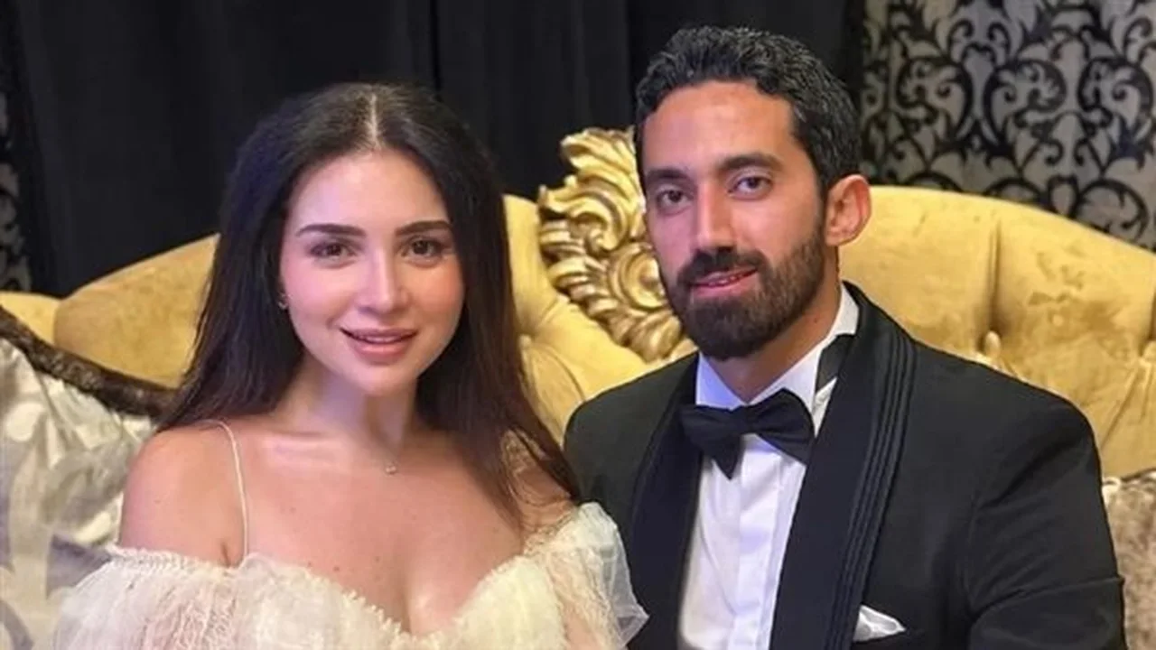 لحظات مميزة.. أحمد تيمور وزوجته مي عز الدين يتشاركان أجواء الحب